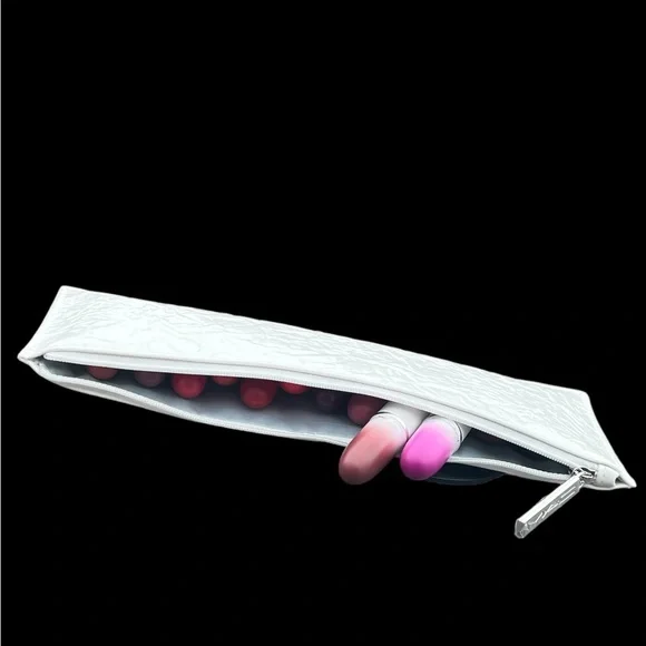 HP 🫶🏻MAC HOLIDAY 2023 LE Cosmetics Bag - Picture 6 of 10